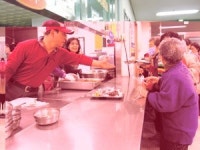 [시민기자의 눈] 어르신에 음식 대접, 후덕한 짬뽕 아저씨