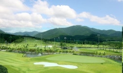 양방향 플레이 넓고 긴 페어워이…안강 레전드 골프클럽
