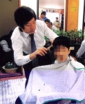 ‘사랑의 가위손 15년’ 장애인`어르신 7천 명 이발 봉사