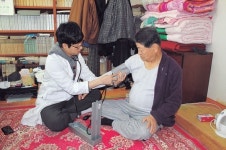 [이런일] 경북북부 제2교도소 노인가구 혈압검사