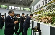 [포토뉴스] 김범일 시장 희생자 넋 위로