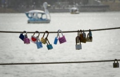 [포토뉴스] 수성유원지 새 명물 사랑의 자물쇠