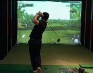 [신용진의 스크린골프 고수되기] 구질·비거리 다르다고 자기 스윙 바꾸지 마세요