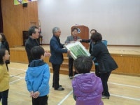 청도중앙초교 총동창회, 민병도 미술작품 기증식
