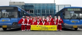 산타로 변신한 버스 기사들, 대구 우주교통, 승객에 사탕선물