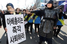 아베 혼내는 신라장군 이사부 퍼포먼스