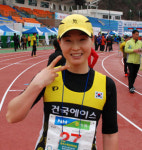 대회 2연패! 딸은 냉장고 경품까지…여자 풀코스 우승 하금순 씨