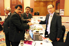 12억 인도는 새 활로 설레는 철강·車·섬유