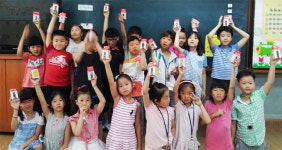 [이런일] 인동초교 난치병학생 돕기 성금 전달