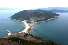 산호색 바다 '8자 모양의 비경' 통영 비진도