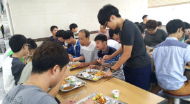 포항 영일고 목욕 봉사 동아리 중증장애인 시설 찾아 봉사활동