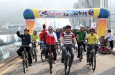 칠곡보·6·25 호국 전적지 풍광따라…나라 사랑 20km 두바퀴 물결