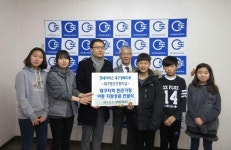[이런일] 굿네이버스 대구동부지부, 동도초교 성금 전달