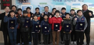 경산 자인중 28회 동기회 신입생에 장학금