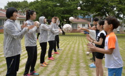 핸드볼 꿈나무 발굴 SOS마을 간 대구시청 선수들
