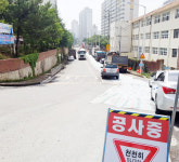줄지어 선 25t 덤프 등·하굣길 무서워요