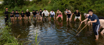 식물분포 살피고 장수풍뎅이 관찰 ‘신기했어요’
