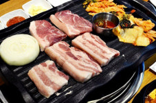 쫀득쫀득한 흑돼지구이, 사당역 맛집에서 푸짐하게 즐긴다