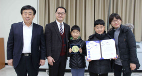 [이런일] 구미시립중앙도서관 ‘책 읽는 가족’ 인증서