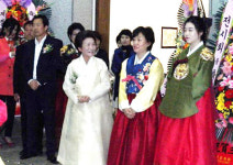 대를 잇는 며느리·손녀 한복 동반자…3대가 함께하는 한복연구원