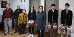 [이런일] 수륜중 학교텃밭 배추로 담근 김장 어르신들에 전달
