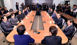 난관 헤쳐나가려면 화합이 무엇보다 중요 지역발전협의회 긴급회동