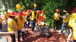 치매로 안에서만 지내다 밖에 나오니 좋네요