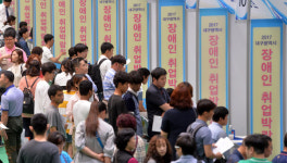 "내 일자리 어디에…" 장애인 800명 몰려 열기