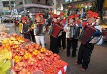 노 마진·거리 공연에 신난 와글와글 장터