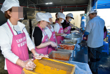 자갈마당에 노숙자 무료 급식소 등장