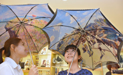 우산 속 모네와 르누아르의 그림이…