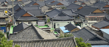 골기와 대신 함석기와, 전통미 잃은 황남동 한옥마을