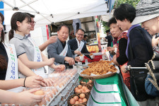 경북농협, 살충제 달걀 어려움 딛고 금요직거래장터 개장