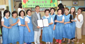 양로원 어르신엔 며느리·아동센터 어린이엔 엄마 역할