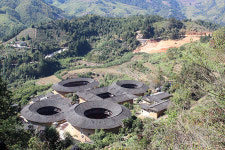 [황병수의 배낭 메고 세계 속으로] 중세에 지은 아파트,  중국 푸젠성 ‘토루’