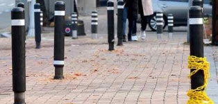 [어떻게 생각하십니까] 인도 설치된 볼라드