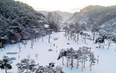 흰 옷으로 갈아입은 제비원 솔씨공원