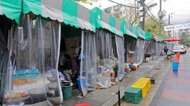 목련시장 거리가게 장사 예전의 20%도 안돼