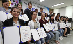 [르포] 대구출입국·외국인사무소 사상 첫 공개 국적 수여식