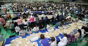 [포토뉴스] 6.13 지방선거 대구  실내체육관 개표 현장…오후 10시 30분 쯤 당선자 윤곽