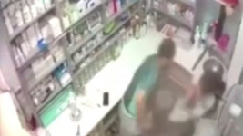 포항 약국 사건, 당시  CCTV 보니 ... 아무렇지 않게 칼을 들고 사람을 죽이냐
