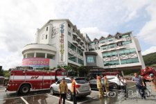 [포토뉴스] 청도 용암온천 화재… 60명 연기 흡입해 청도·경산·대구로 분산 이송, 중상자 없어