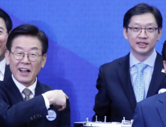 [현장사진] 요즘 '핫'한 도지사, 김경수·이재명 경북 경주에서 만나, 무슨일?…문재인 대통령과도 조우