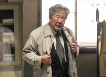 [현장사진] 명예경찰 된 보이스 이하나, 계급은 명예순경…수사반장 최불암이 대표격 