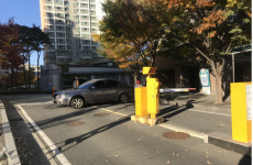 전기차 충전기 설치해줘 아파트 정문 막은 50대 입주민