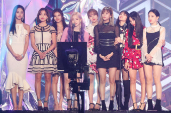 [현장사진] 트와이스 상 탔다 'MGA2018' 올해의 여자그룹상…최근 컴백에 겹경사