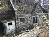 팔공산 등산로 한복판 으스스한 귀곡산장... 정체는?