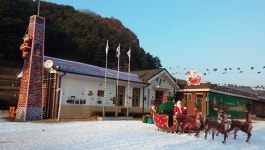 울면 안돼~ 봉화 분천역에 산타마을 개장