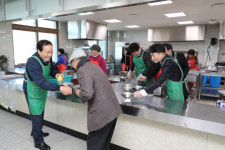 의성군, 노인복지관에서 급식 봉사