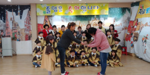 영천 또래어린이집, 환아 아동 가구에 성금 전달
